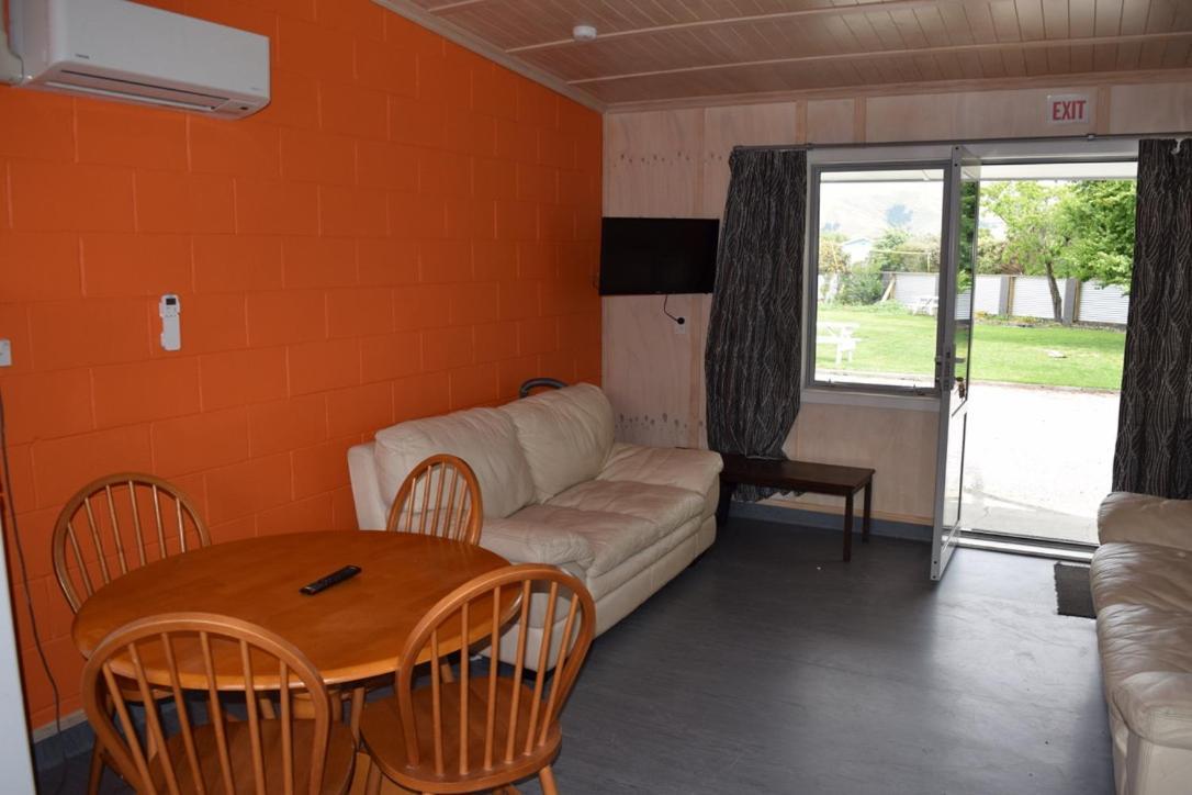 Sleepy Vines Hostel Blenheim Bagian luar foto